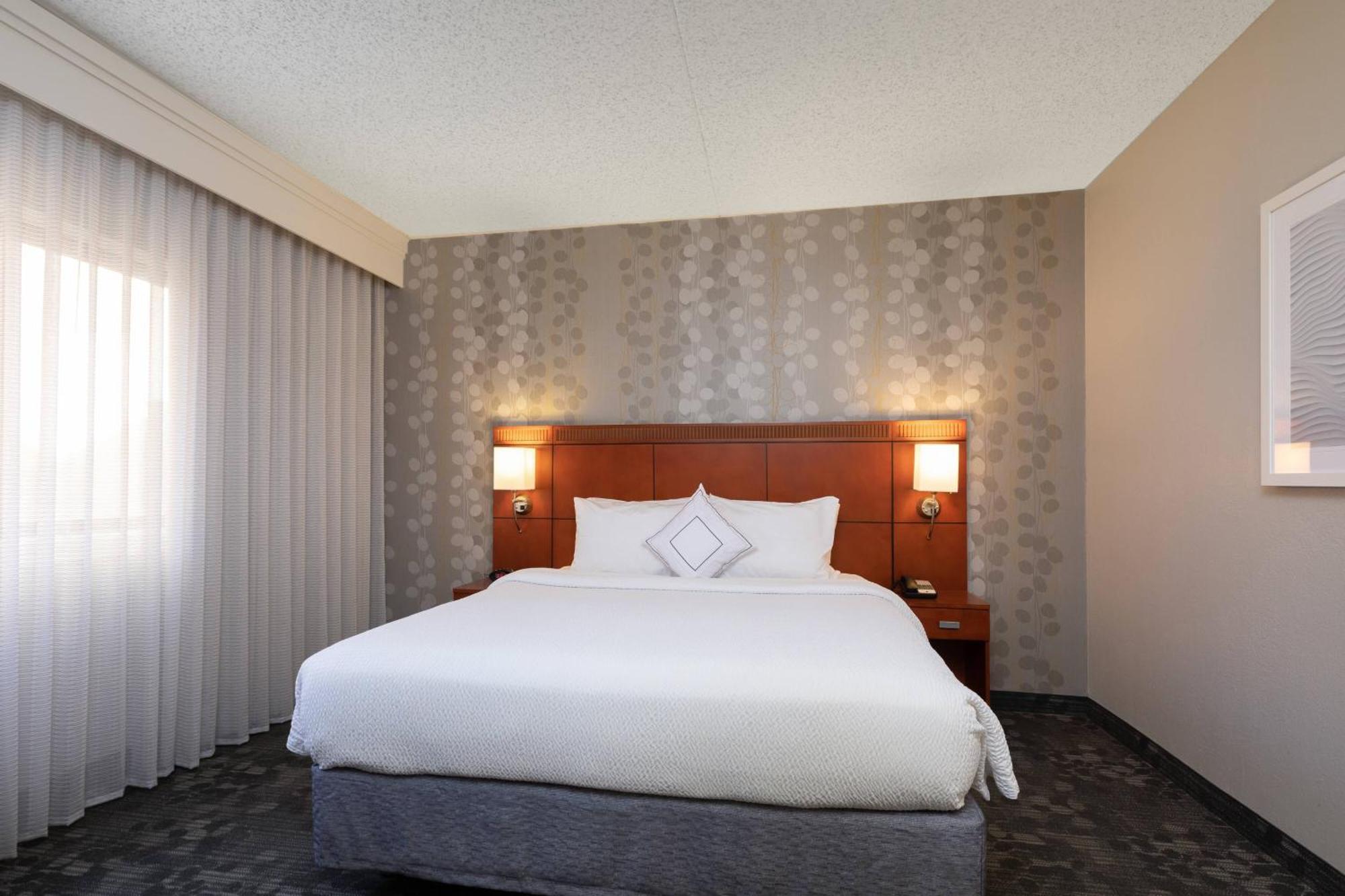 Courtyard By Marriott Dallas-Fort Worth/Bedford Dış mekan fotoğraf